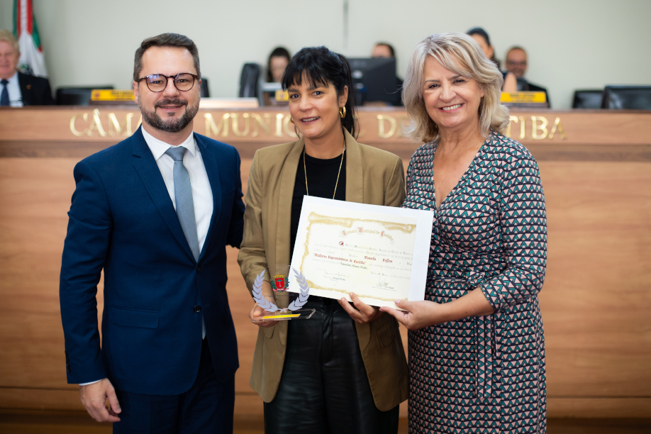 Chef Manu Buffara recebe Prêmio Mulheres Empreendedoras de Curitiba 