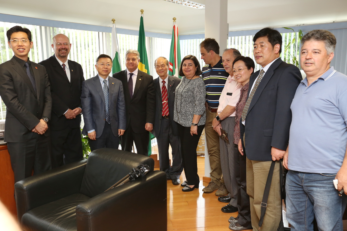 CMC debate estreitamento de relações com província chinesa