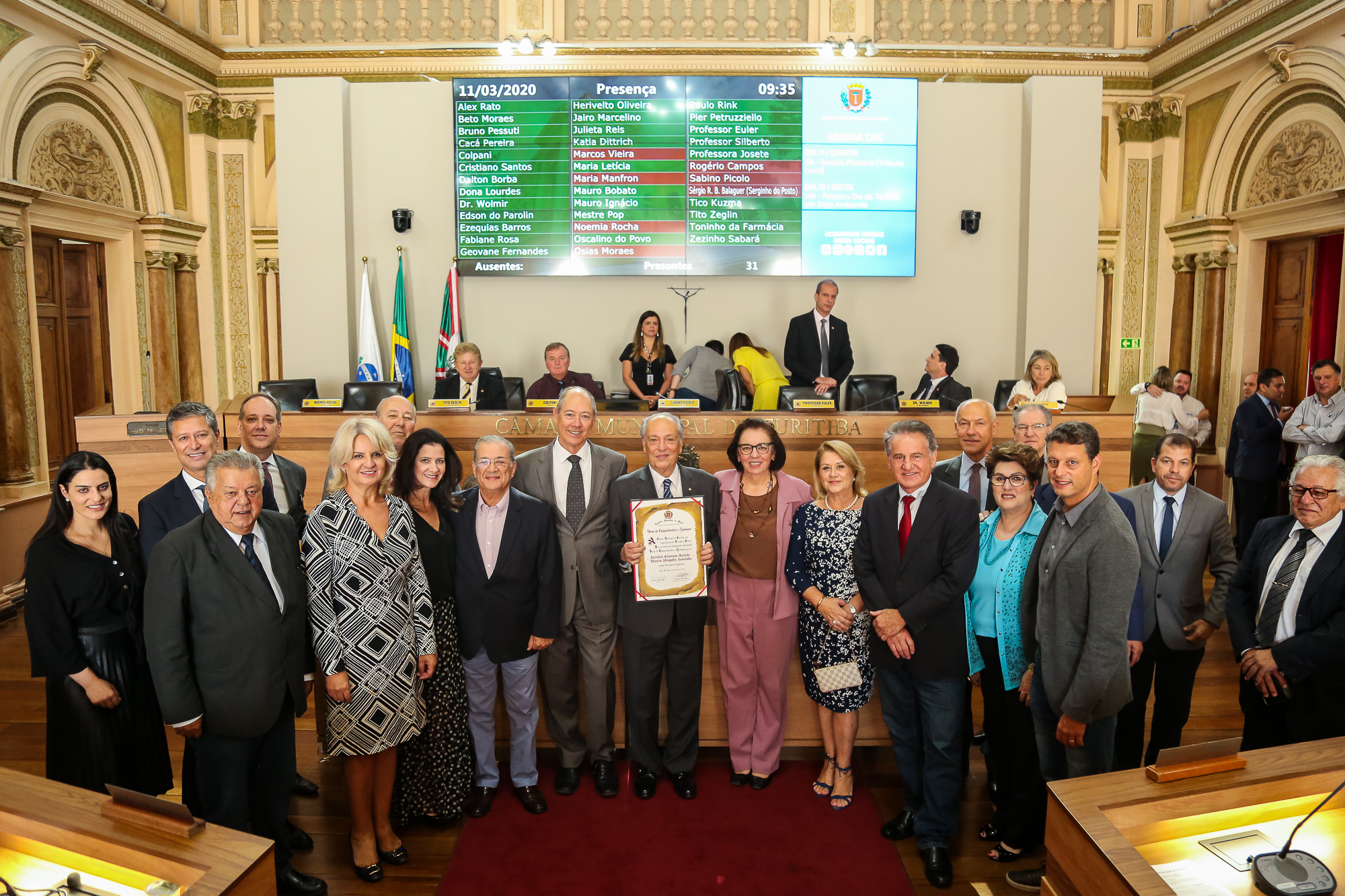 CMC entrega votos de congratulações a escritório de advocacia