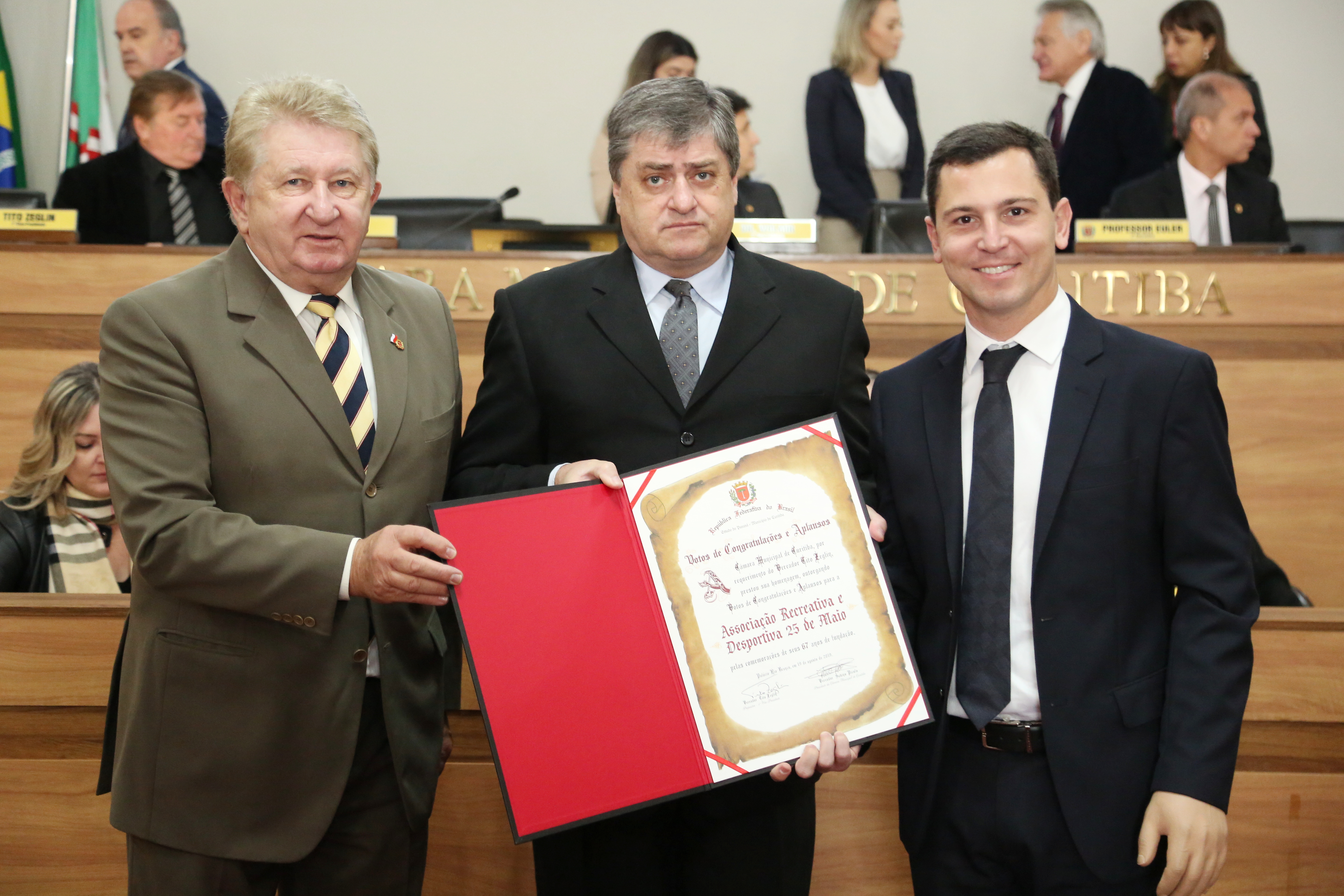 CMC homenageia Associação 25 de Maio, Conseg do Fanny e comerciantes