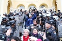 Com greve suspensa, plenário é desocupado por manifestantes