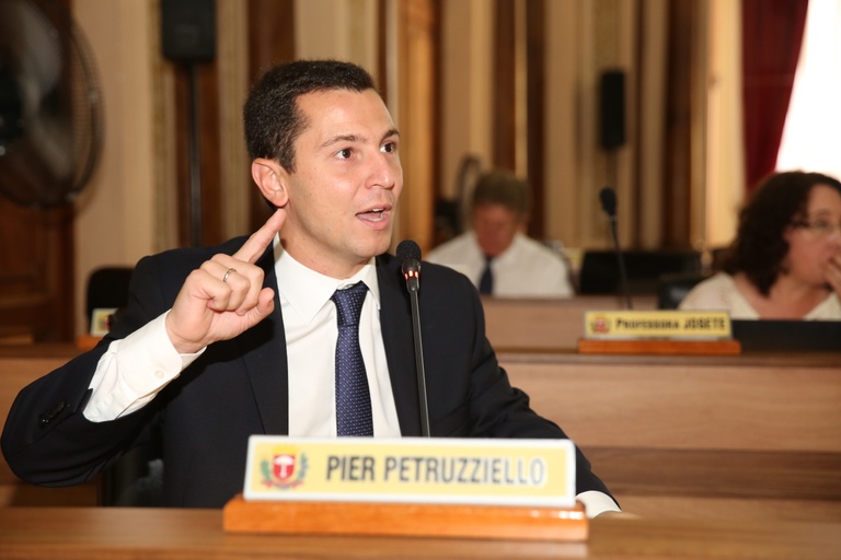 Com R$ 320 mil em emendas, Pier Petruzziello prioriza a inclusão social