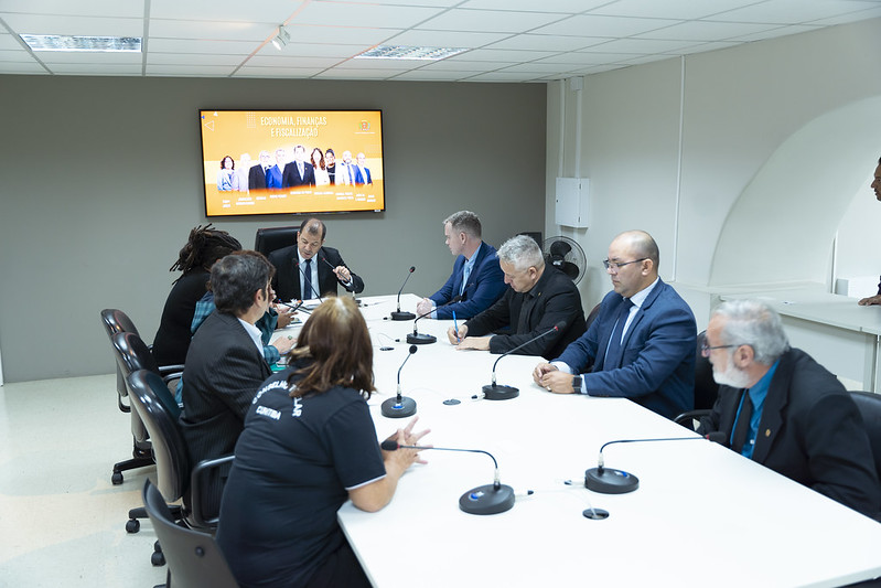 Comissão de Economia recebe conselheiros tutelares de Curitiba