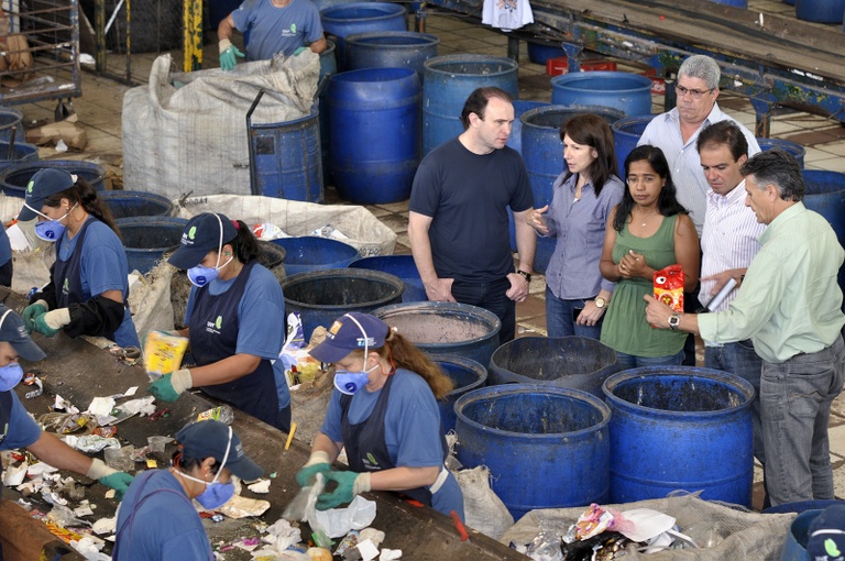 Comissão do Lixo visita unidades de reciclagem 