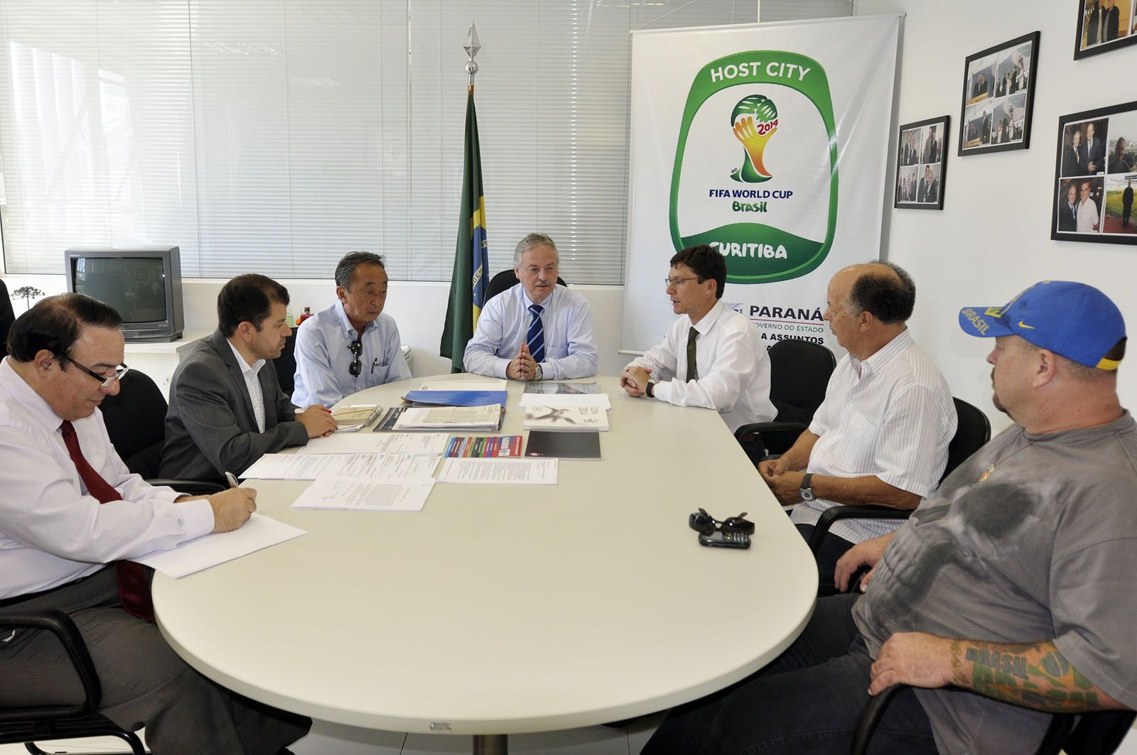 Comissão inicia trabalhos com visita a secretário da Copa 