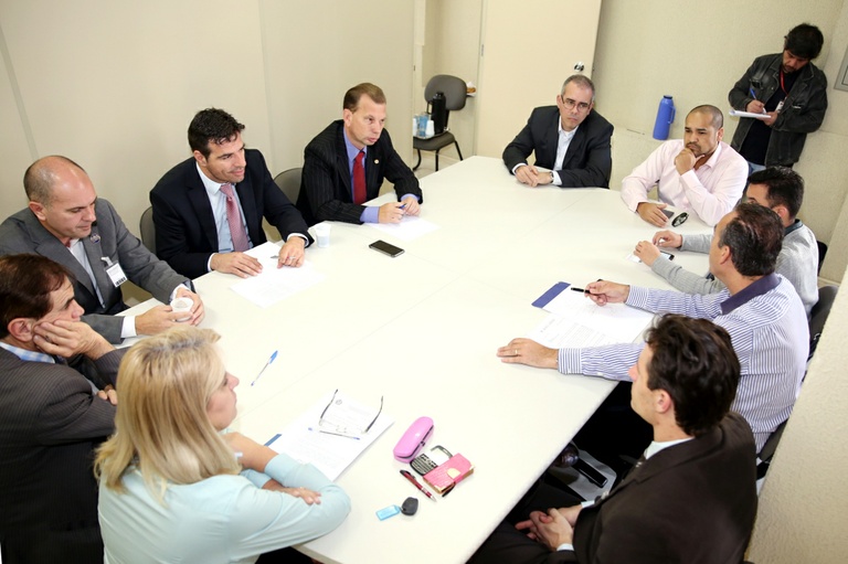 Comissão quer debater com prefeito repasses a hospitais