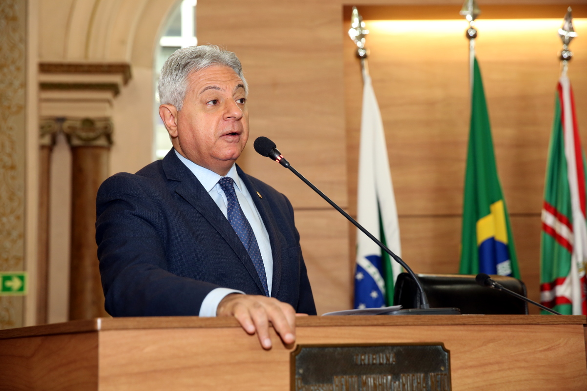 Contas de 2014 da Câmara de Curitiba estão regulares, diz TCE