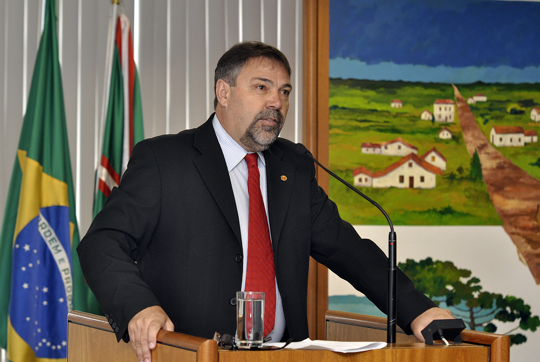 Derosso é reeleito presidente da Câmara de Curitiba 