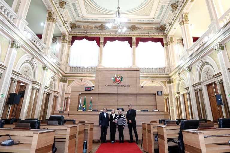 Descendentes de Ernesto Guaita visitam o Palácio Rio Branco