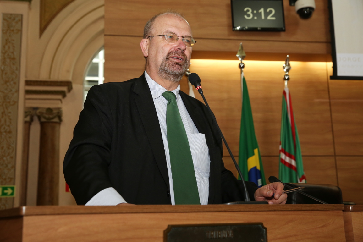 Desocupação de escolas é defendida na Câmara de Curitiba
