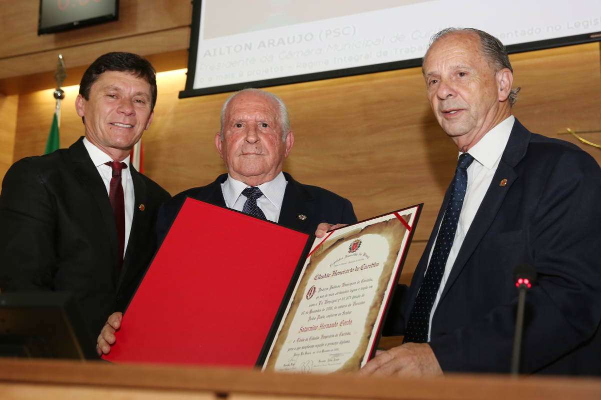Destaque na comunidade espanhola, Saturnino Gordo recebe cidadania honorária
