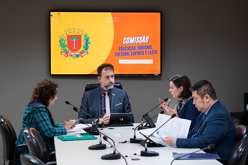 Dia do Conservadorismo segue tramitando sem voto da Educação