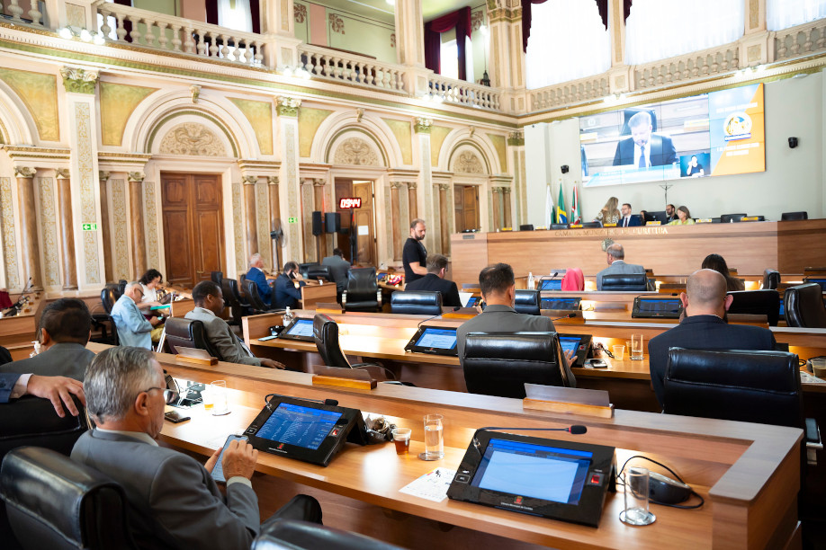 Dois projetos são confirmados em 2º turno; Conlegis recebe emenda