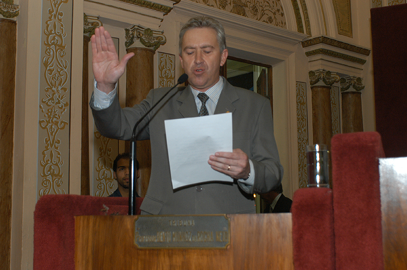 Ducci presta compromisso no Legislativo municipal 