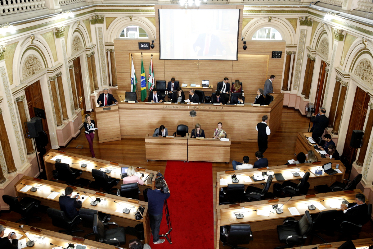 Educação recebe secretários para debater plano de carreira 