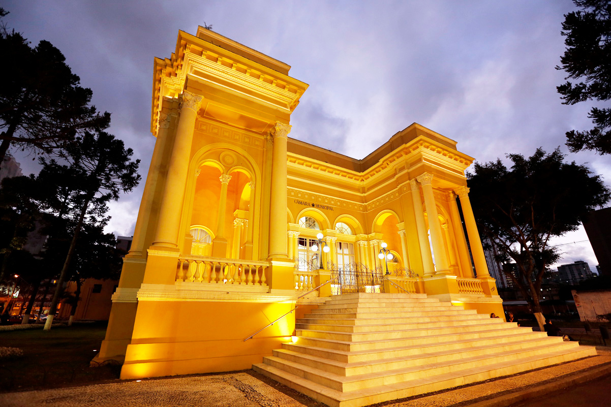 Em noite solene, Câmara entrega Palácio Rio Branco à cidade