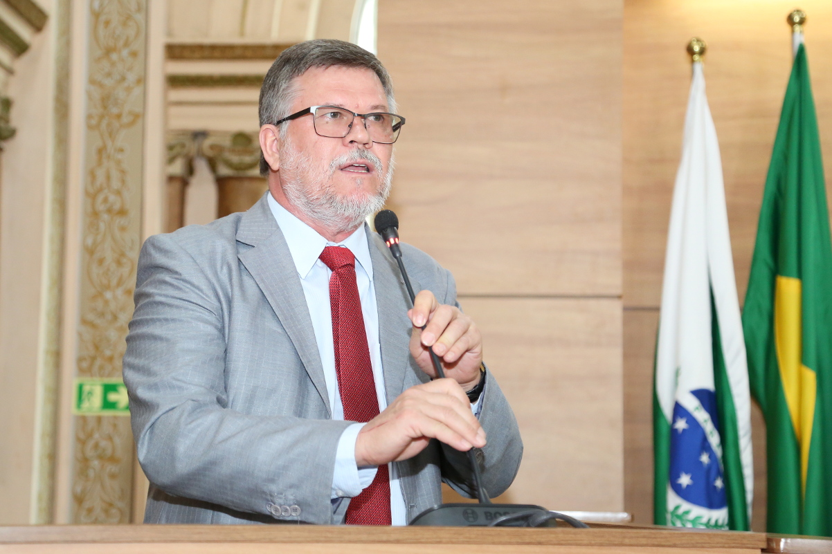 Em visita à Câmara, deputado federal critica Reforma da Previdência
