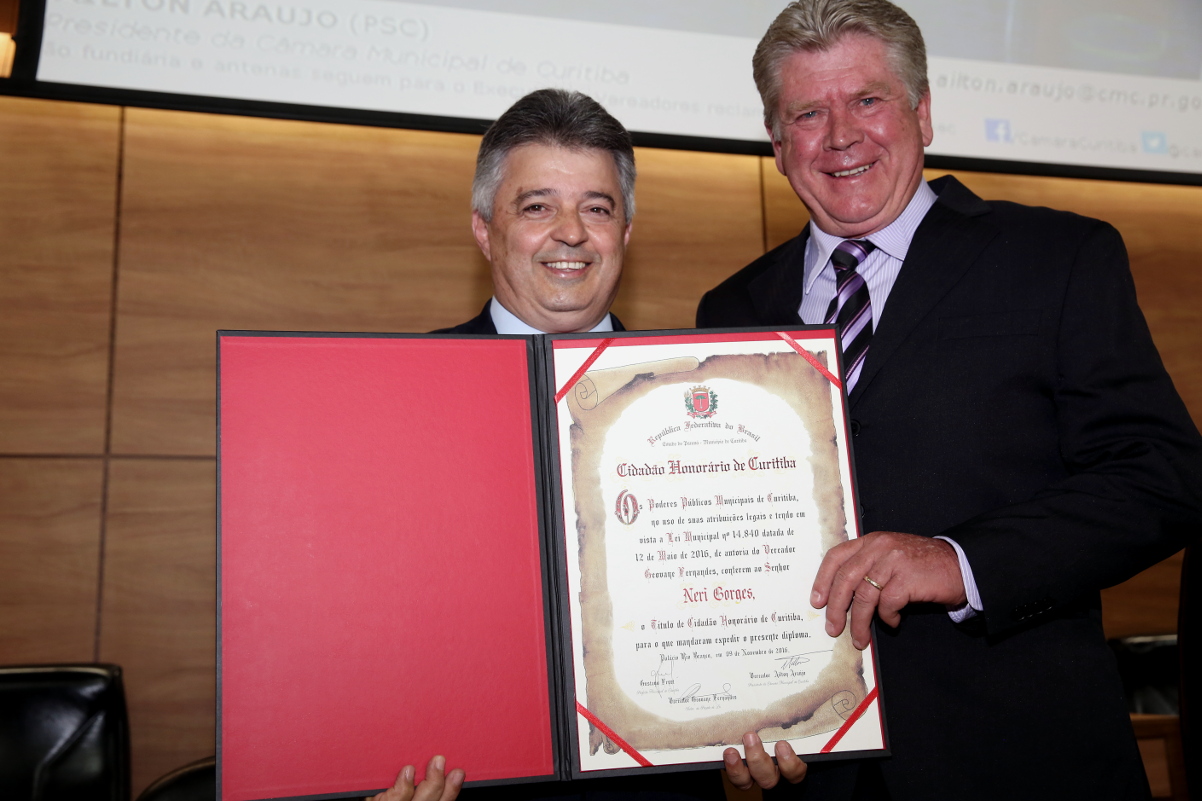 Empresário Neri Gorges recebe título de cidadão honorário