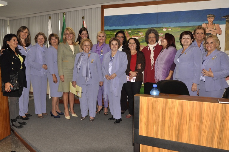 Entidade voltada às mulheres recebe homenagem