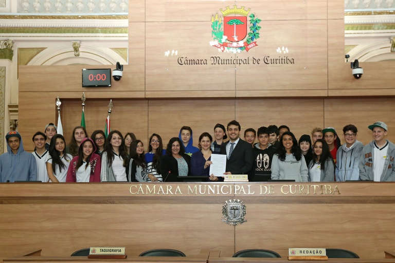 Escola Dona Carola visita a Câmara e pede obras no Pilarzinho