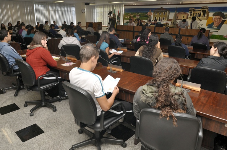 Estudantes da rede pública visitam a Câmara de Curitiba 