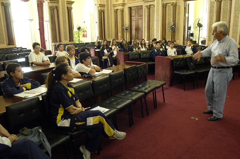 Estudantes visitam a Câmara de Curitiba 