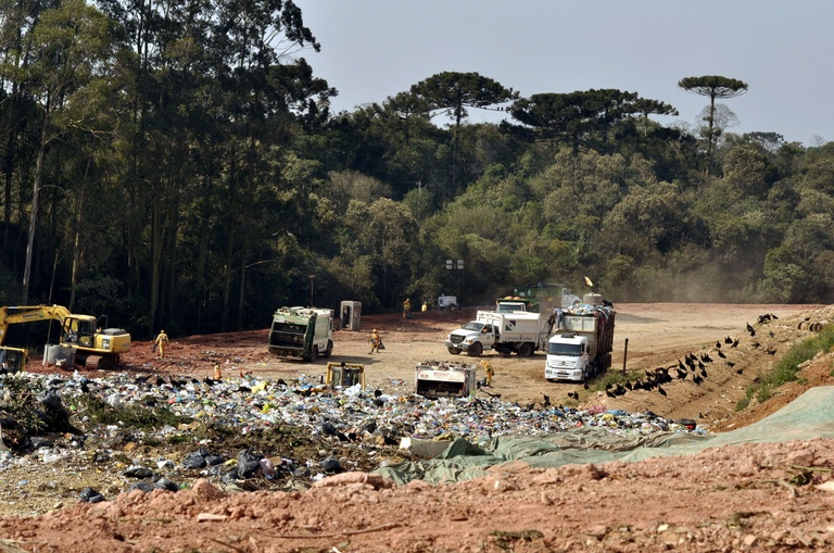 Exploração de energias alternativas  em aterro na pauta de Economia