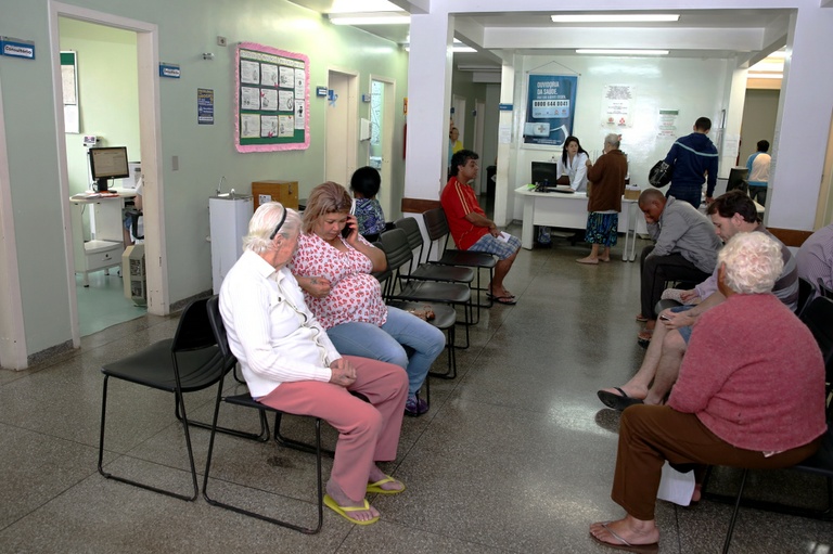 Falta de médicos gera demora em atendimento na UBS Caiuá