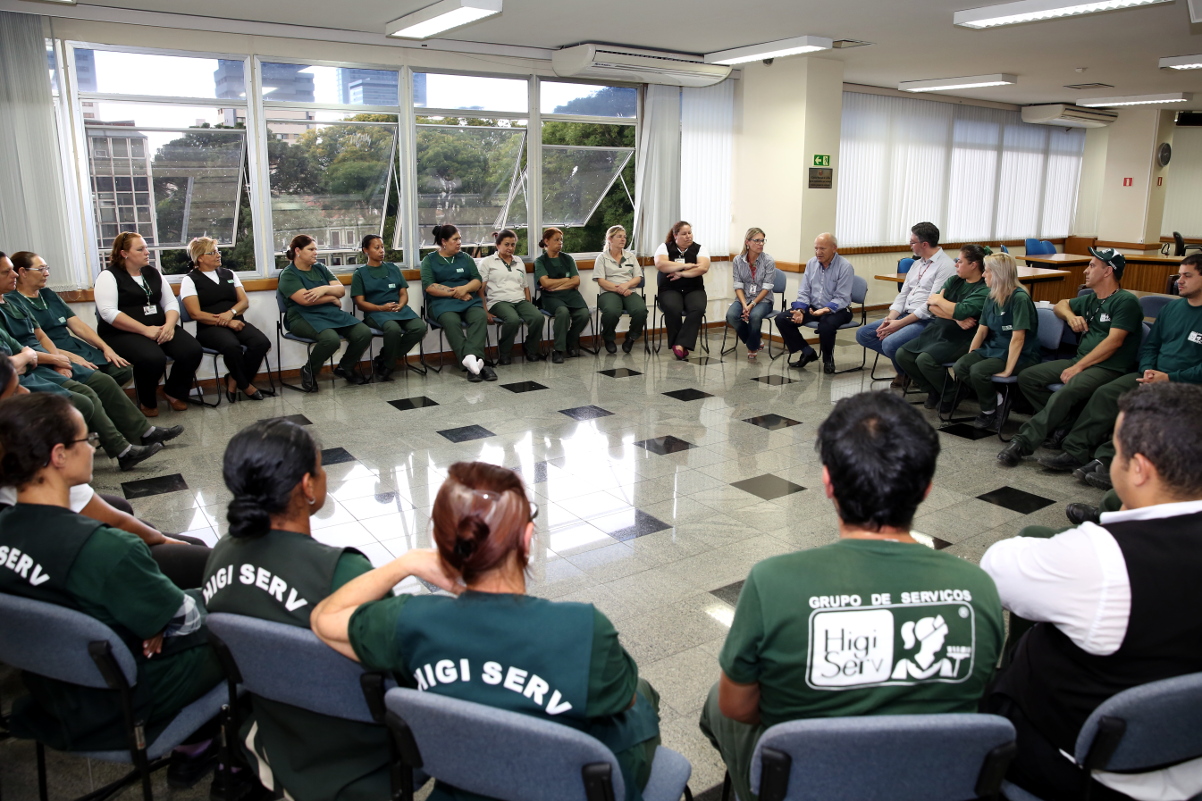 Funcionários da Higiserv têm encontro sobre prestação de serviços