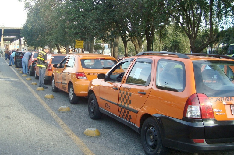 Galdino encaminha solicitação de taxistas 