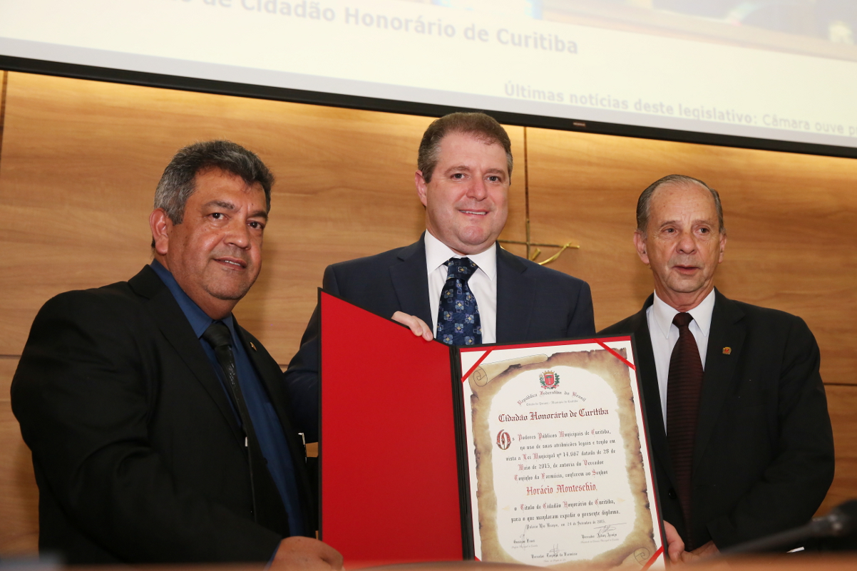 Horacio Monteschio recebe cidadania honorária de Curitiba 