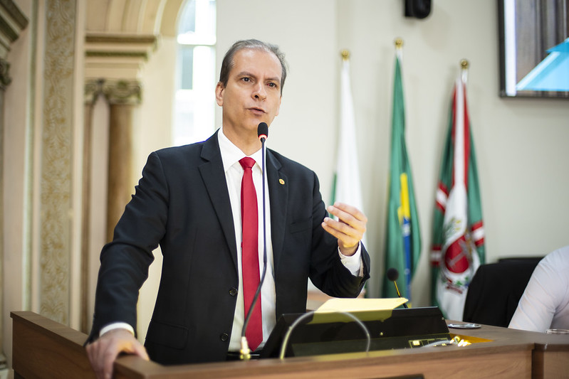 Incentivo a cursinhos solidários de Curitiba é adiado em plenário