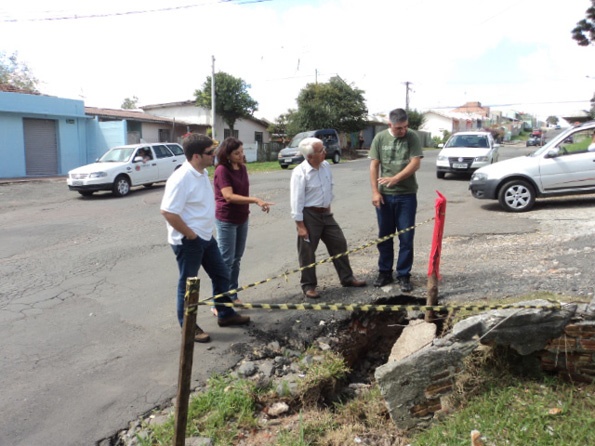 Jair Cézar pede revitalização de ruas à prefeitura 