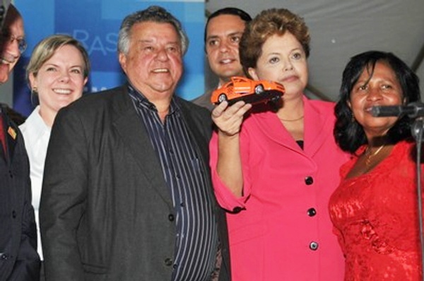 Jairo Marcelino acompanha em Brasília sanção da MP dos taxistas  