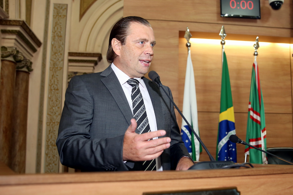 Jorge Wagenführ Júnior recebe cidadania honorária de Curitiba