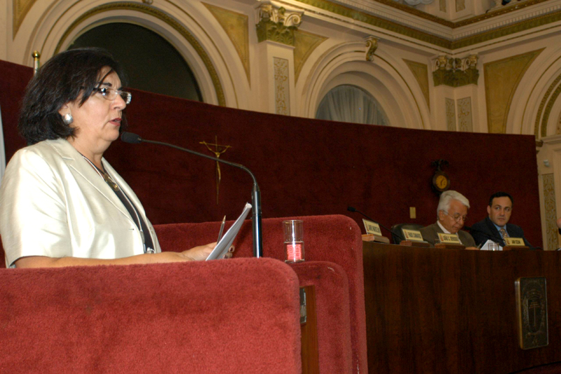 Julieta Reis faz saudação aos índios