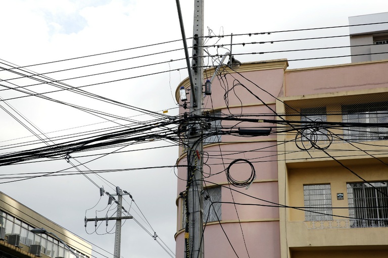 Legislação vai aprofundar debate sobre cabos e fios soltos