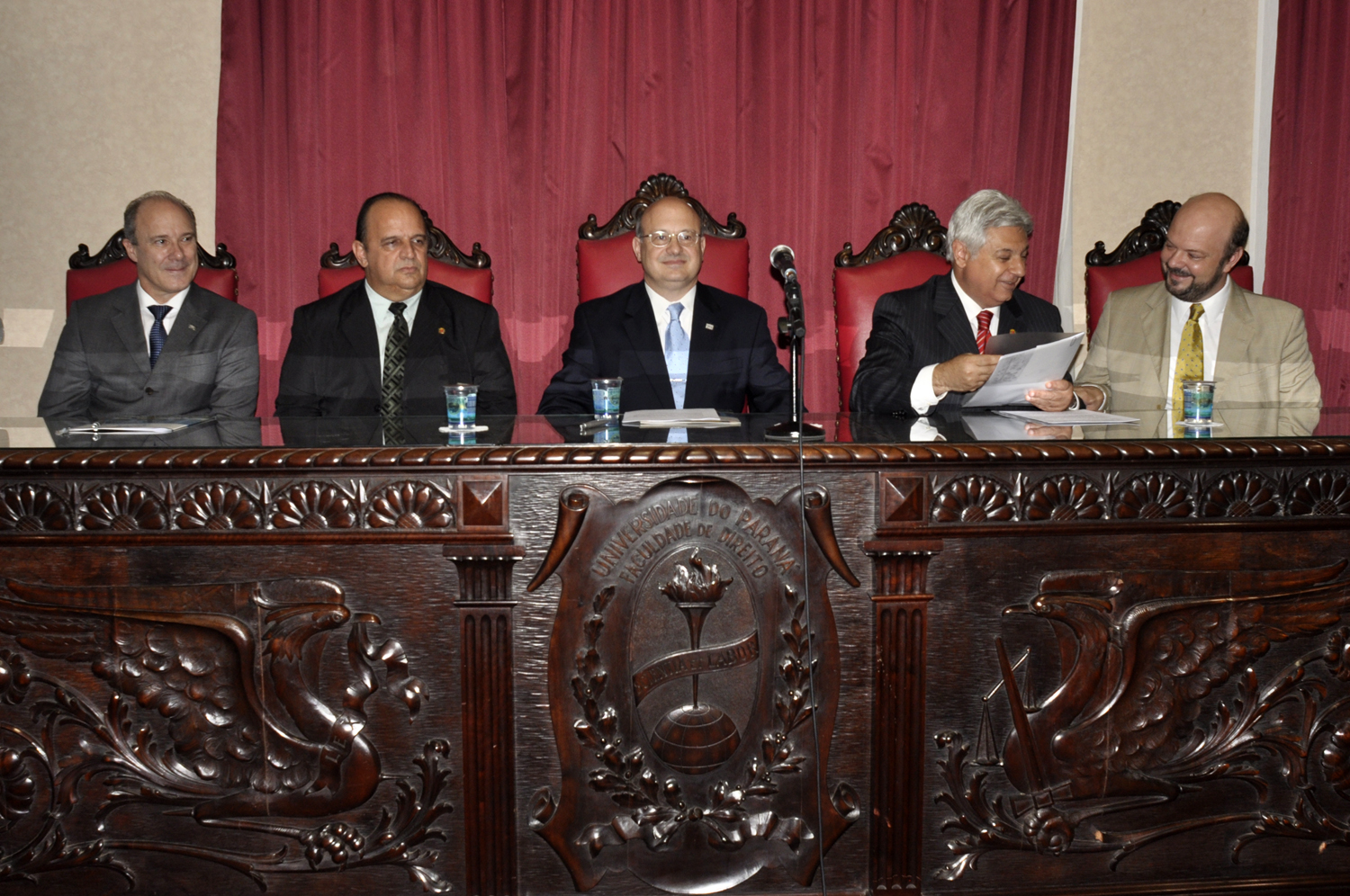 Legislativo presta homenagem ao centenário da UFPR 