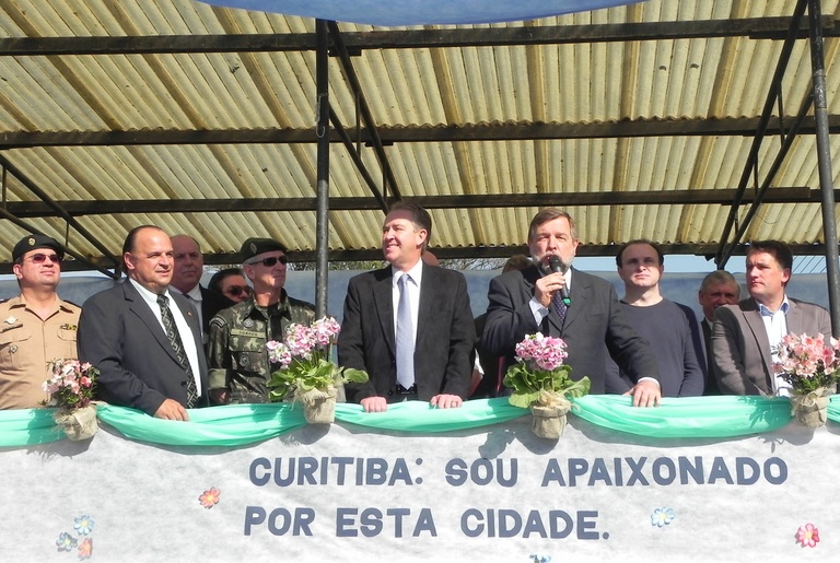 Líder destaca desfile cívico e participação de vereadores 