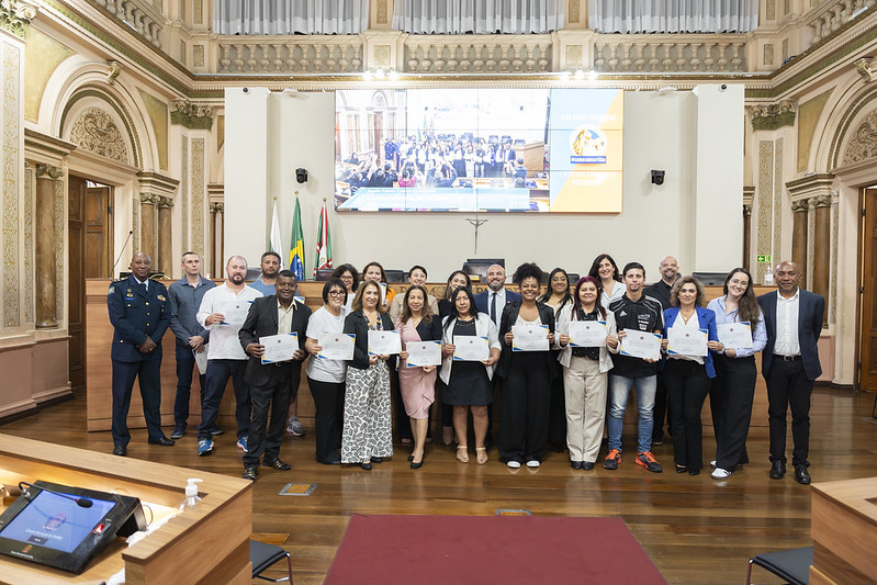 Lideranças atuantes no Cajuru são homenageadas na Câmara de Curitiba