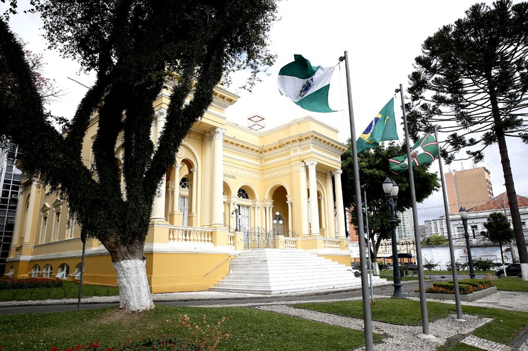 Maior bloco parlamentar da CMC reúne 5 siglas e 16 vereadores