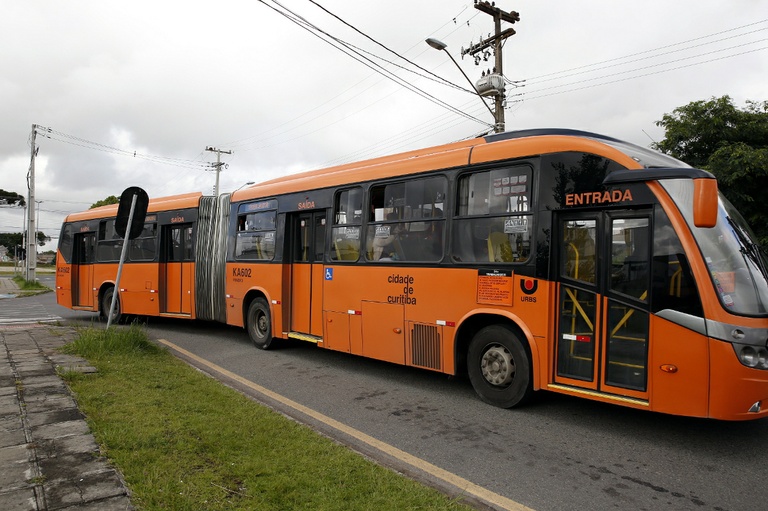 Mais informações: questionadas vistorias na frota de ônibus