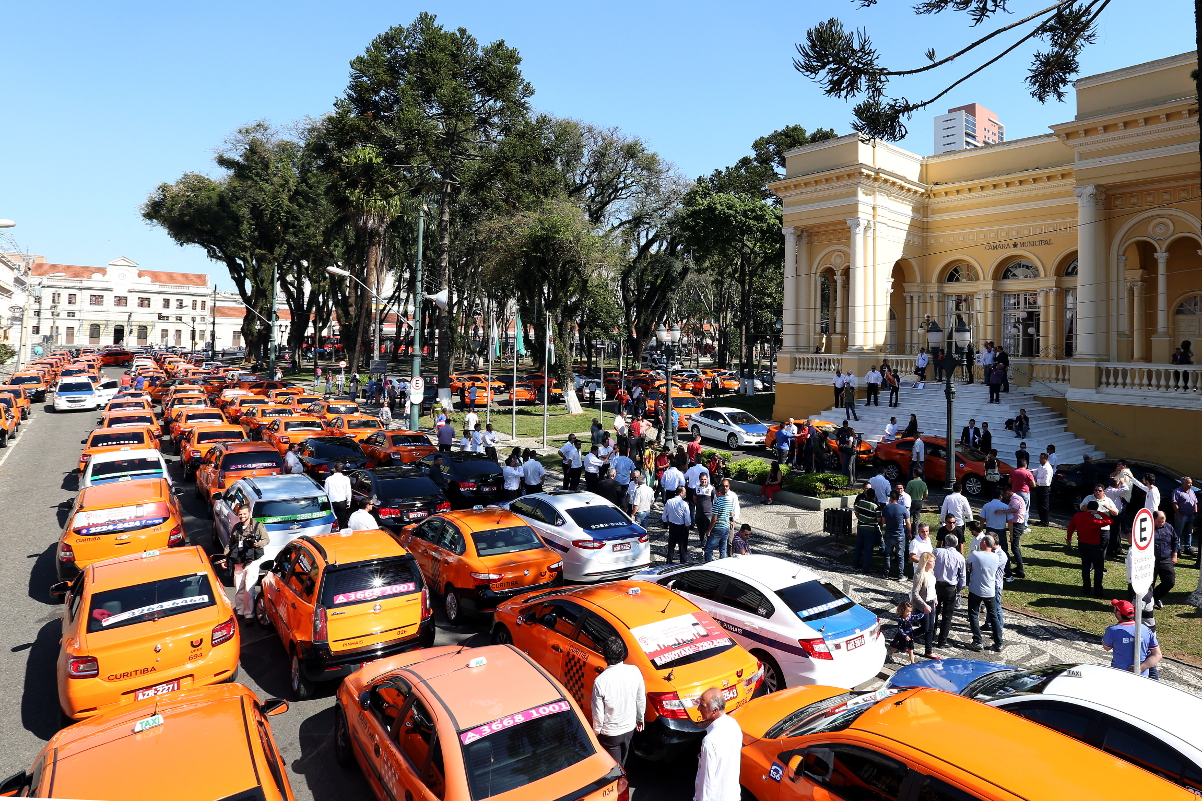 Manifestação contra o Uber fecha Barão do Rio Branco 