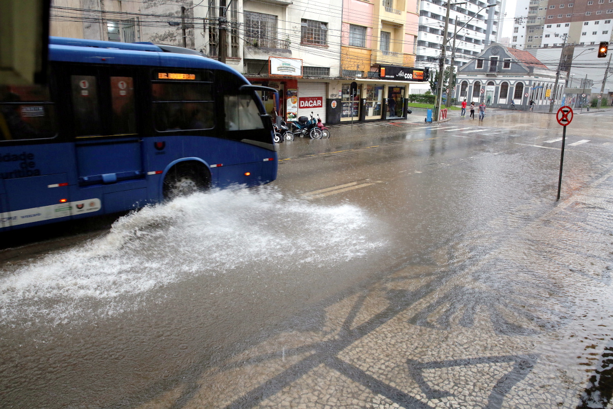 Meio Ambiente analisa sinalização de vias com alagamentos