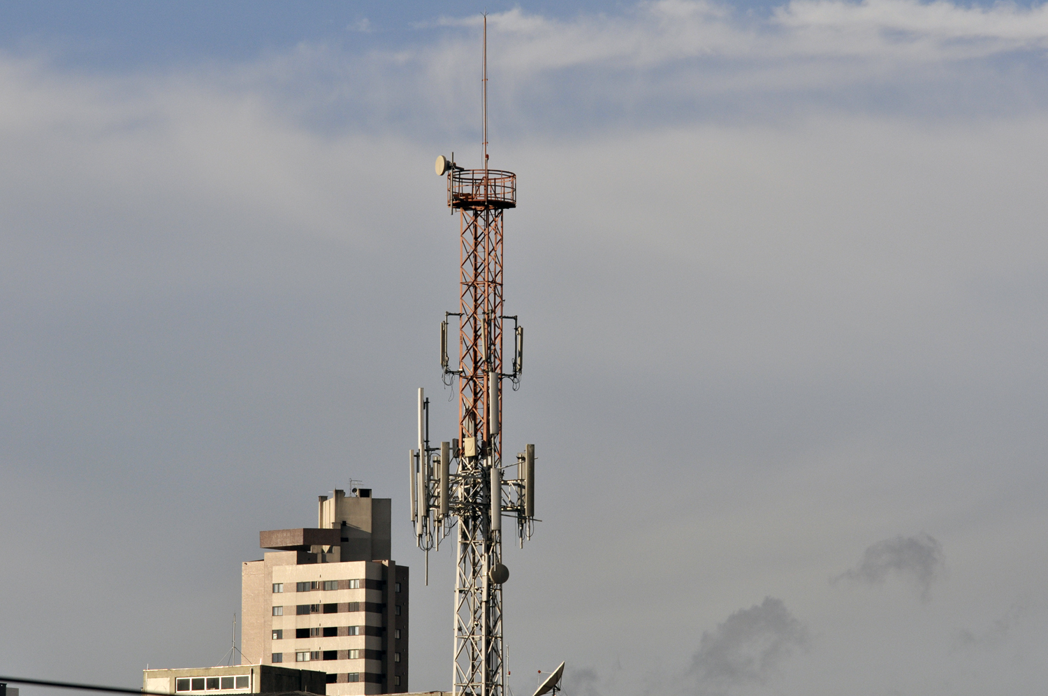 Meio Ambiente debate instalação de antenas de telefonia móvel 