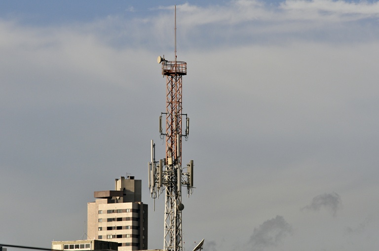 Meio Ambiente debate instalação de antenas de telefonia móvel 