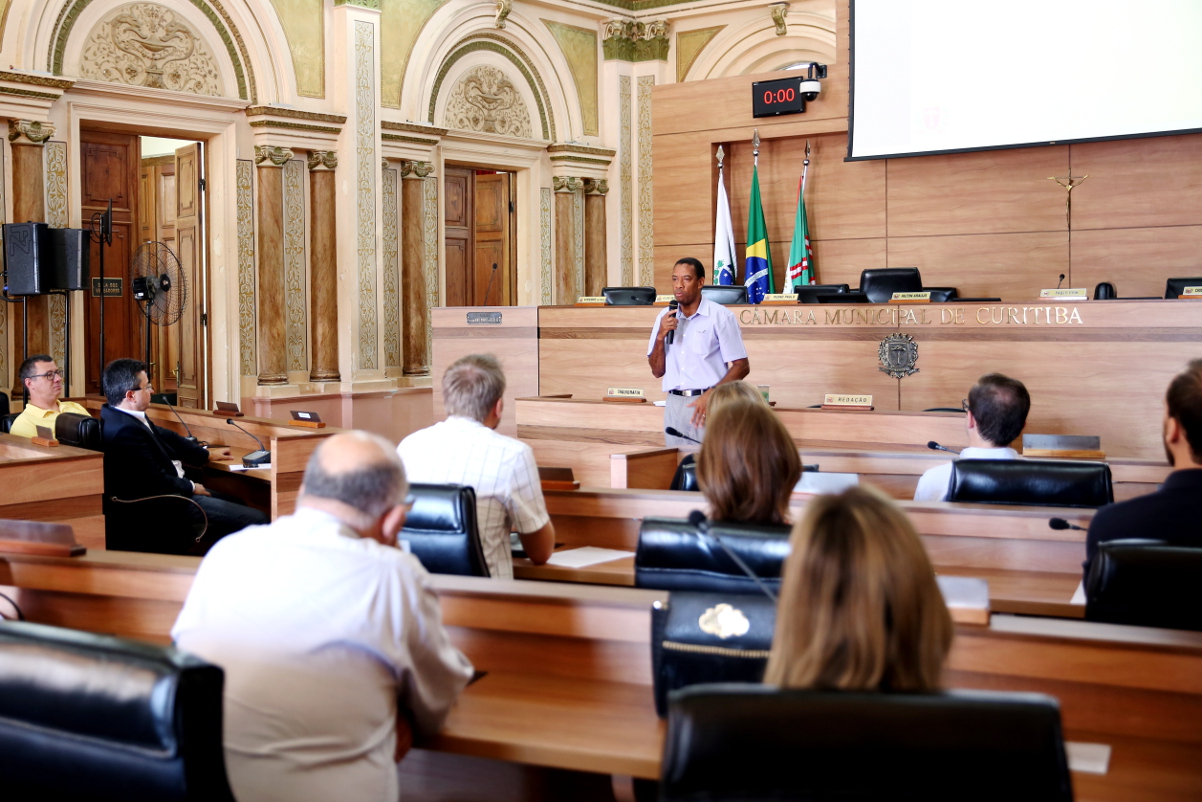 Membros do Partido Novo conhecem a estrutura da Câmara