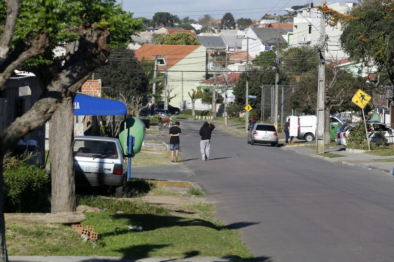 Moradores pedem alertas e placas de trânsito em 7 bairros