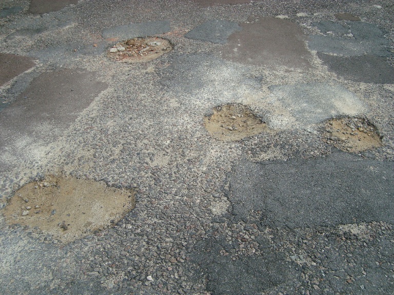 Moradores pedem melhorias em bairros 