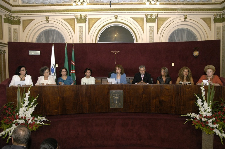 Mulheres recebem homenagem de vereadoras 